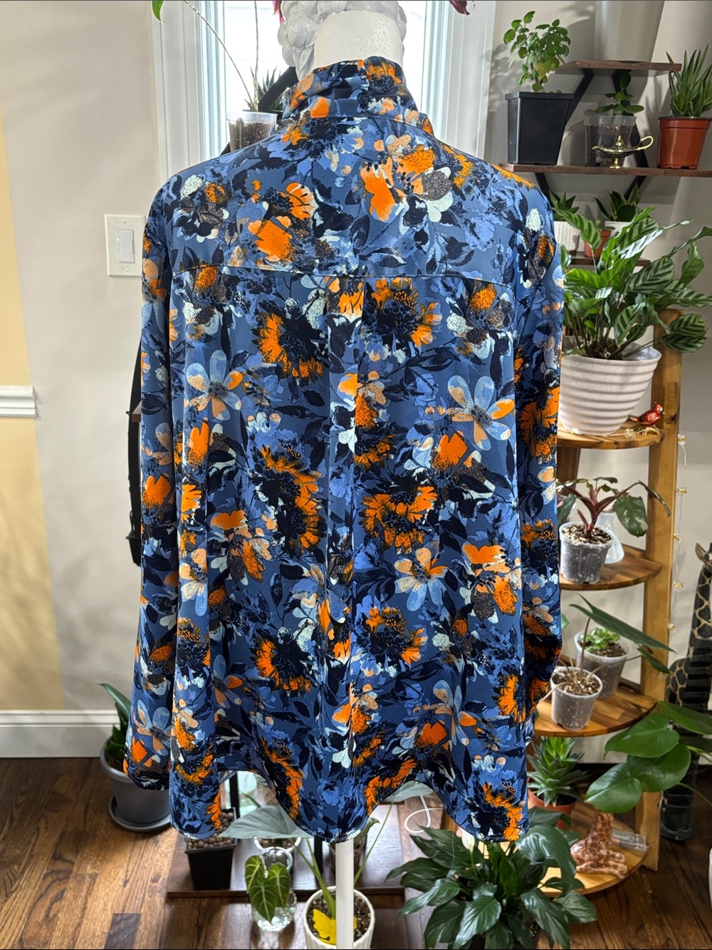 D & Co Floral Bow Tie Blouse in Navy and Orange size 1X - Picture 4 of 5